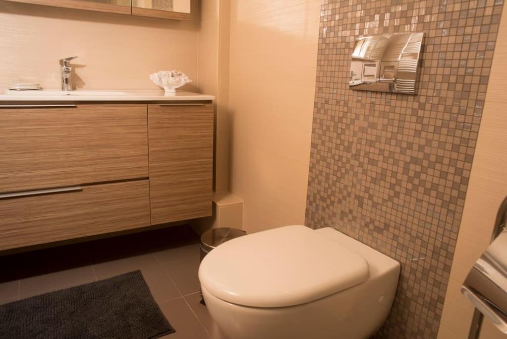 Deluxe Apartment In The Center Kalamata Exterior foto