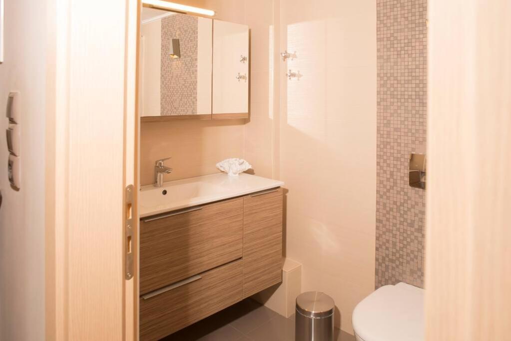 Deluxe Apartment In The Center Kalamata Exterior foto