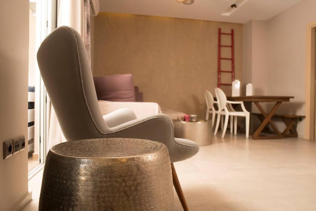 Deluxe Apartment In The Center Kalamata Exterior foto